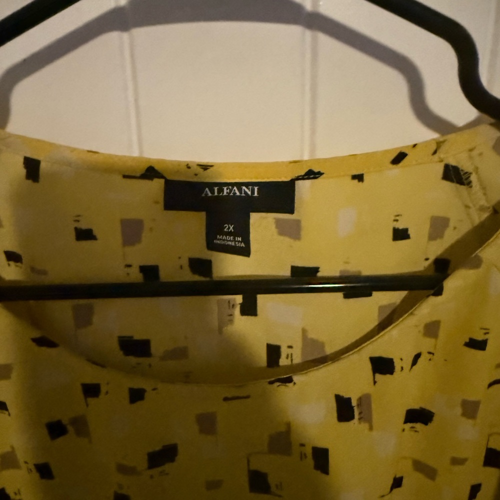 Yellow Geometric Pattern Blouse - Picture 2 of 2